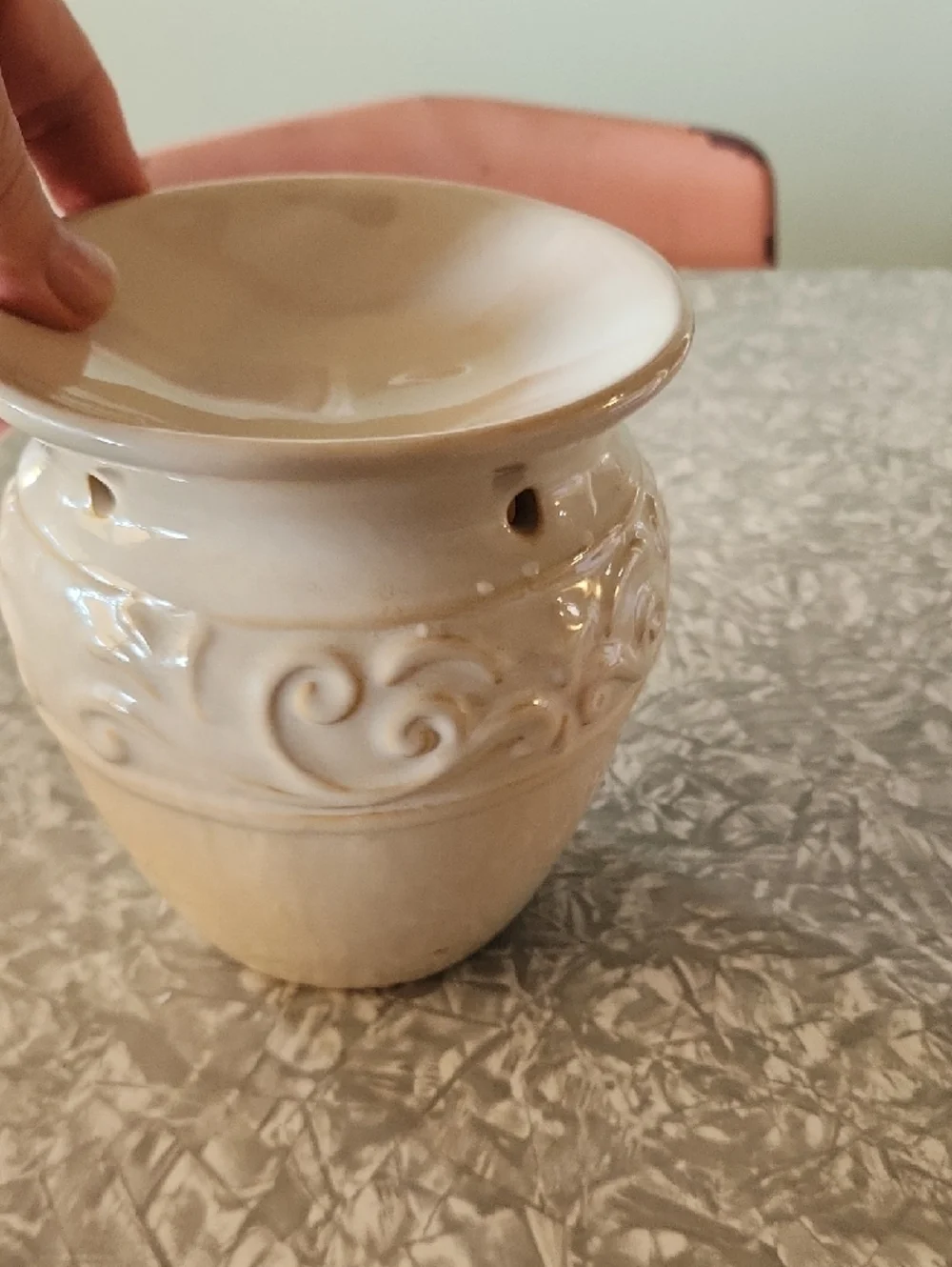 Yankee Candle Cream Decorative Ceramic Warmer with Scroll Motif